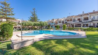 Casa adossada a San Pedro del Pinatar. Fantástica casa adosada de 2 habitaciones y 2 baños en el centro