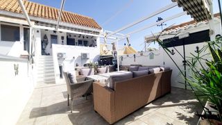 Reihenhaus in La Zenia. Fantástica casa de 3 dormitorios y 2 baños con vistas al mar, ap