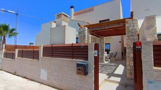 Maison à Benijófar. Villa moderna independiente de 3 dormitorios con piscina privada