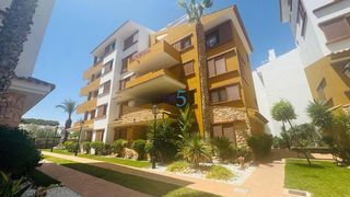 Appartement à Punta Prima. Este elegante apartamento de dos dormitorios y dos baños, renova