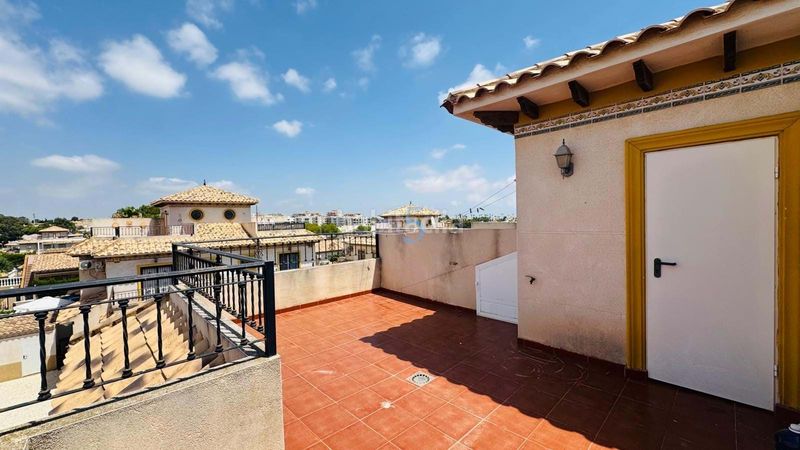 Foto 82771f6a-cce5-4a7a-b883-b7d3d333e24f. Reihenhaus mit pool in Villamartín-Las Filipinas Orihuela