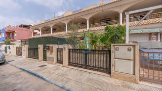 Semi detached house in Los Peñascos-El Salero-Los Imbernones. Súper espacioso, con 3 dormitorios, 1,5 baños, orientados al sur