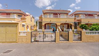 Casa a Zona Carrefour - Urbanizaciones. Fantástica villa adosada de 3 dormitorios orientada al sur con v