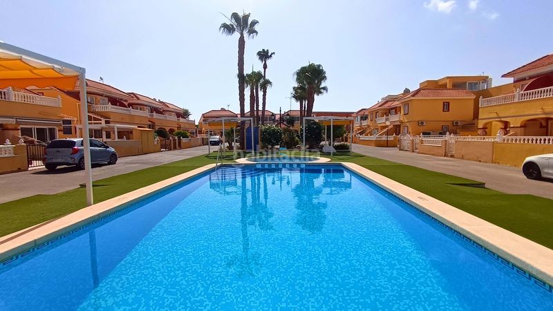 Foto 8b59898c-9b36-4cde-bc83-4a9809db2f13. Casa amb calefacció aparcament piscina a Zona Carrefour - Urbanizaciones Torrevieja