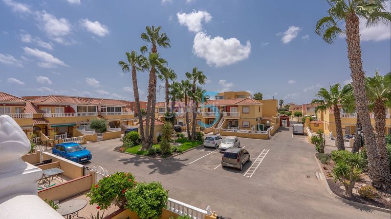 Foto b42325e3-747e-4d39-b97a-3bde265fb7ad. Casa amb calefacció aparcament piscina a Zona Carrefour - Urbanizaciones Torrevieja