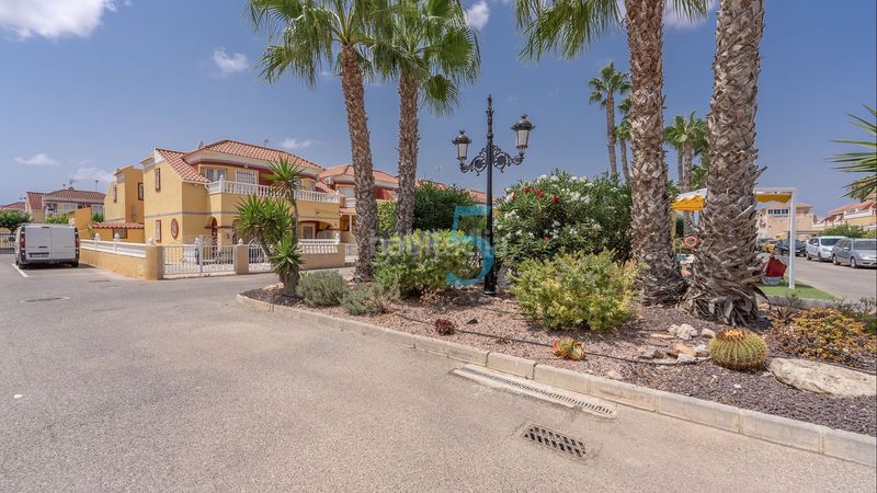Foto db139cd5-8316-4711-a6e1-79b113aff4eb. Casa amb calefacció aparcament piscina a Zona Carrefour - Urbanizaciones Torrevieja