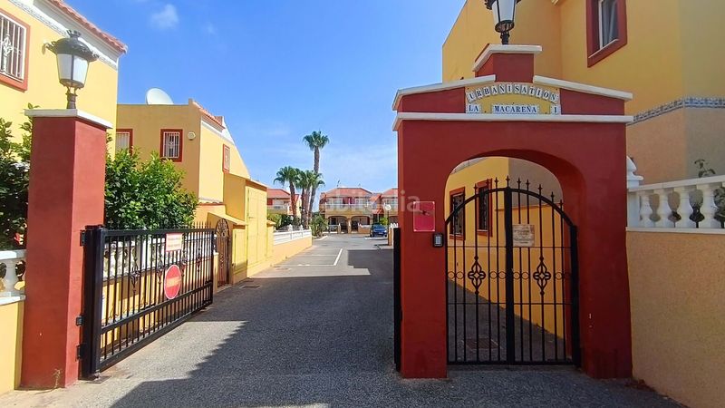 Foto e813d628-9d31-46ea-8208-6881d8ba1640. Casa amb calefacció aparcament piscina a Zona Carrefour - Urbanizaciones Torrevieja