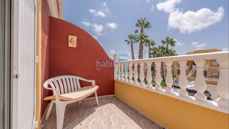 Foto ebab74ad-0a2a-42e1-9f97-5a3c8d99e718. Casa amb calefacció aparcament piscina a Zona Carrefour - Urbanizaciones Torrevieja