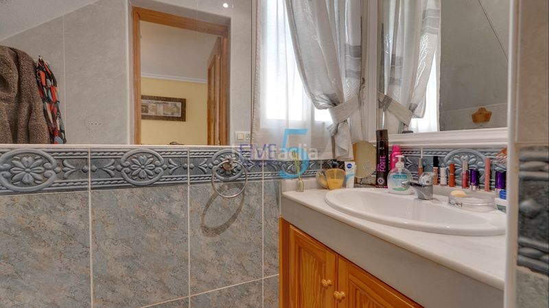 Foto f5315efd-358c-40dc-b235-d9499ac316e8. Casa amb calefacció aparcament piscina a Zona Carrefour - Urbanizaciones Torrevieja