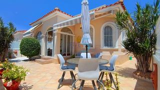 Casa in Algorfa. Fantástica villa independiente de 3 dormitorios orientada al sur