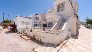 Haus in Zona Carrefour - Urbanizaciones. Apartamento de 3 habitaciones y 1 baño en torrevieja con terraza