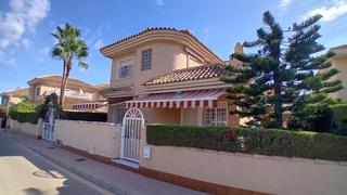 Maison  Calle la munia. Esta encantadora casa unifamiliar de 3 dormitorios está situada