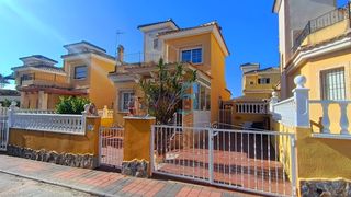 Casa in Algorfa. Espaciosa villa independiente de 2 dormitorios y 2 baños en una
