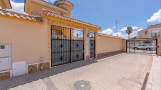 Maison à Algorfa. Fantástica villa de 34 dormitorios con piscina privada en una pa