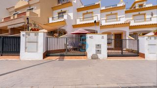 Semi detached house in El Jimenado. 5 real estate se complace en comercializar esta espaciosa casa a