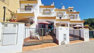 Casa a schiera in El Jimenado. 5 real estate se complace en comercializar esta espaciosa casa a