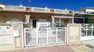 Casa adossada a Centro. Espaciosa casa adosada de 3 dormitorios y 2 baños en los alcázar