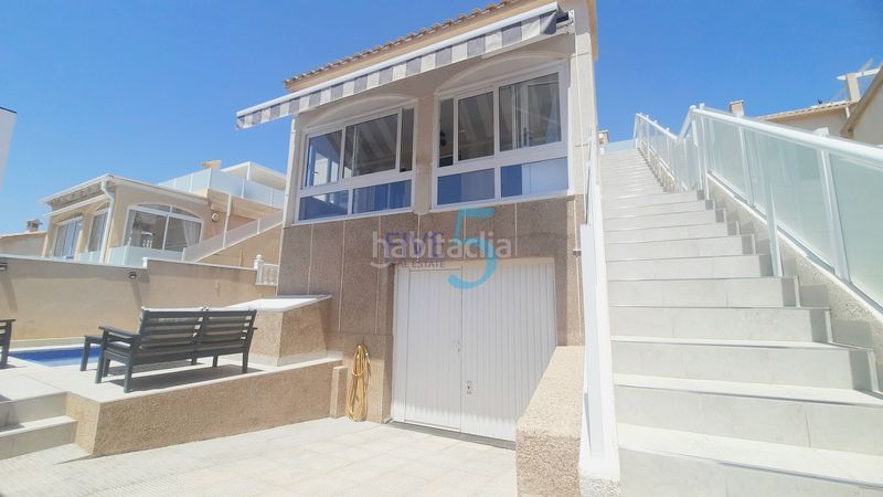 Foto 81e8af8a-52cc-4af5-a0e7-e454f03d3f50. Casa amb aparcament piscina a La Florida Orihuela