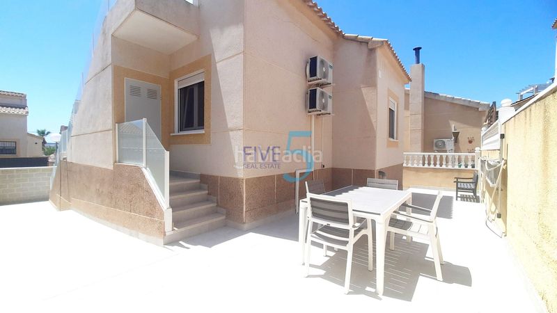 Foto dad6d572-7def-4b3d-8ce5-a6c69597db79. Casa amb aparcament piscina a La Florida Orihuela