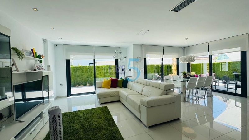 Foto d573cb12-b2a5-4cbf-a9e9-525a035af6d8. Casa amb aparcament piscina a Pueblo Bravo Rojales