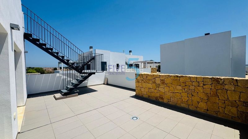 Foto f39803e8-5b7d-4bec-82af-8845588bf184. Casa amb aparcament piscina a Pueblo Bravo Rojales