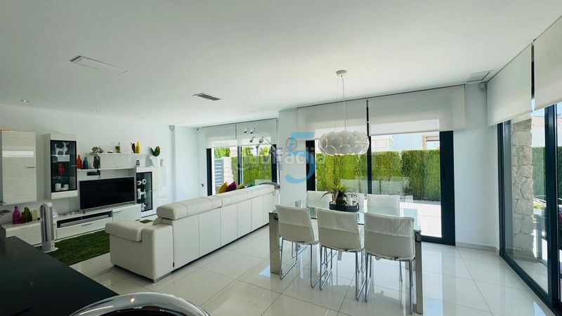 Foto fa637386-754e-469b-a5e8-bb832be3b6e3. Casa amb aparcament piscina a Pueblo Bravo Rojales