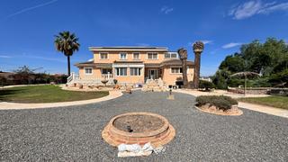 Casa  Camino aniorte. Esta impresionante villa, ubicada en un generoso terreno de 1300