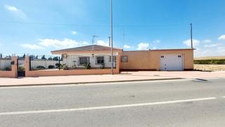 Casa  Avda marques rozalejo  pbj. Increíble chalet de 4 dormitorios y 2 baños en una gran parcela