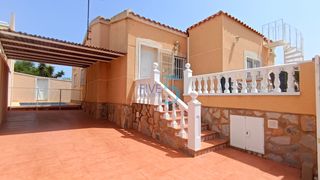 House in San Fulgencio. Villa modernizada y ampliada de 3 dormitorios estilo lola, con p