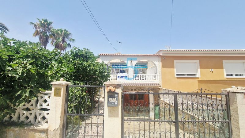 Foto eb0f0cc0-b78a-435a-9b75-6531b9017aa4. Casa amb aparcament a Los Balcones y los Altos Orihuela