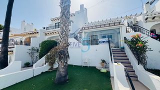 Casa adossada a Villamartín-Las Filipinas. Este precioso bungalow de dos dormitorios completamente amueblad