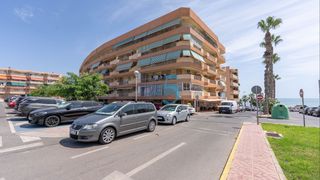 Flat in Guardamar Playa. Apartamento en la planta baja bellamente renovado a solo 50 metr