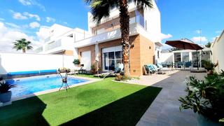 Maison  Calle isla del hierro. Villa independiente de 3 dormitorios y 2 baños con orientación s