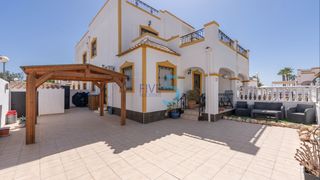 Casa adossada a Desamparados - Hurchillo - Torremendo. Fantástica villa cuádruple de 3 dormitorios en una parcela en es