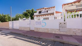 Maison à Los Almendros. Esta preciosa villa independiente de tres dormitorios y dos baño