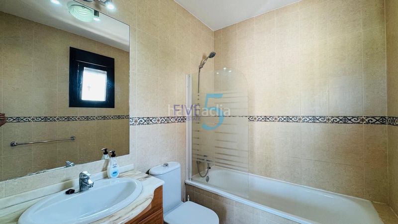 Foto 83fe5629-ef96-4460-b91c-613773b28627. Casa amb piscina a Los Almendros Orihuela