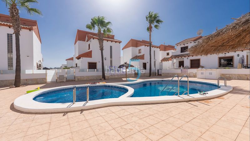 Foto 92e347ad-e969-4f45-b794-cb5e71b60423. Casa amb aparcament piscina a Los Almendros Orihuela