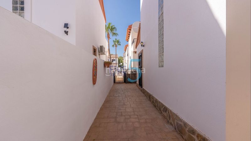 Foto be14885f-bf92-4a8e-aa3d-8e18dba4e511. Casa amb aparcament piscina a Los Almendros Orihuela