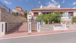 Casa adossada a San Miguel de Salinas