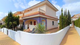 Casa a Doña Pepa. Fantástica villa adosada de 3 dormitorios con vistas a la piscin