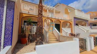 Casa adossada a Doña Pepa. Espaciosa casa adosada de 3 dormitorios y 3 baños con vistas a l