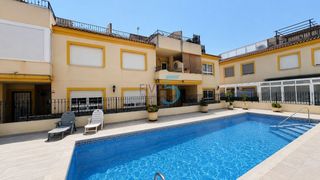 Flat in Daya Nueva. Este elegante y moderno apartamento de dos dormitorios en la pla