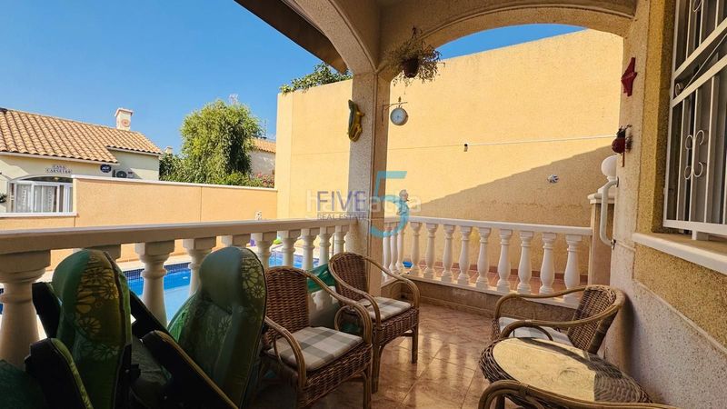 Foto 3171afbd-28ed-4fcc-91a5-cfee78945e27. Casa amb aparcament piscina a La Florida Orihuela