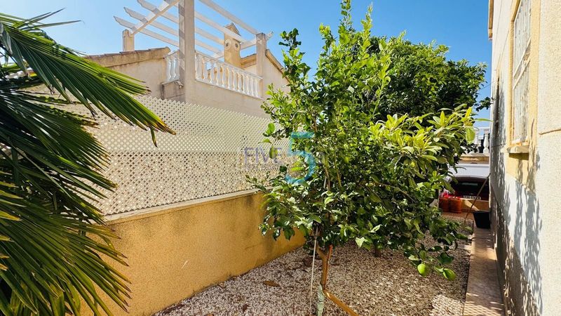 Foto a5b9d279-e63f-460b-a799-47153ffb1576. Casa amb aparcament piscina a La Florida Orihuela