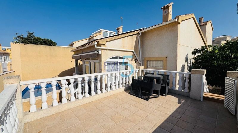 Foto ad1d6eed-7450-434c-806b-86797aa81693. Casa amb aparcament piscina a La Florida Orihuela