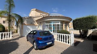 Casa in Benijófar. Esta fabulosa villa independiente de dos dormitorios y dos baños