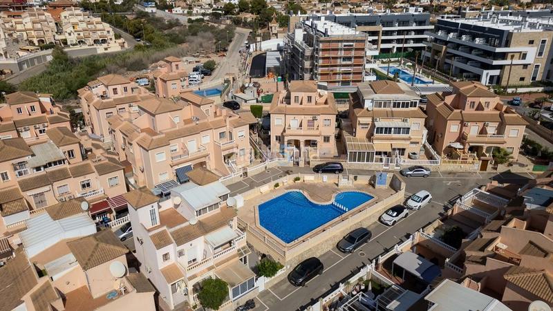 Foto 4a76f600-84e0-4535-aec6-a2a940e5a1fc. Casa adossada amb piscina a Playa Flamenca Orihuela