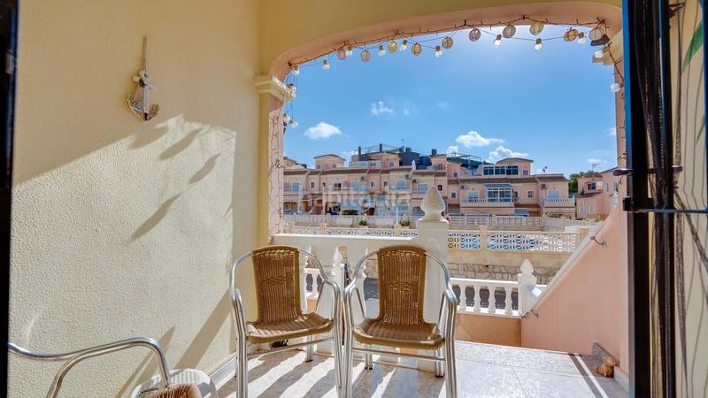 Foto efce2039-66a1-4d42-9682-c2fcd489d076. Casa adossada amb piscina a Playa Flamenca Orihuela