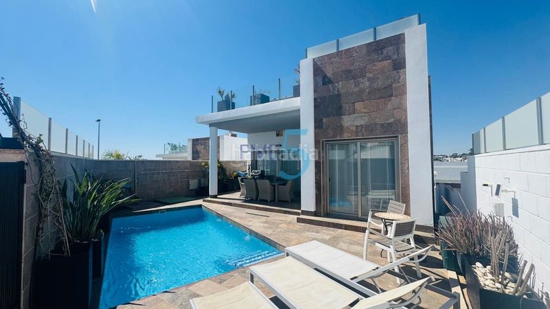 Foto 1834fa0f-51b4-4c8d-9d31-abf05bf9b26d. Casa amb aparcament piscina a Los Almendros Orihuela