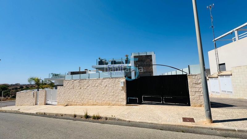 Foto 9292c74d-beb0-481f-a719-a25db5afa659. Casa amb aparcament piscina a Los Almendros Orihuela